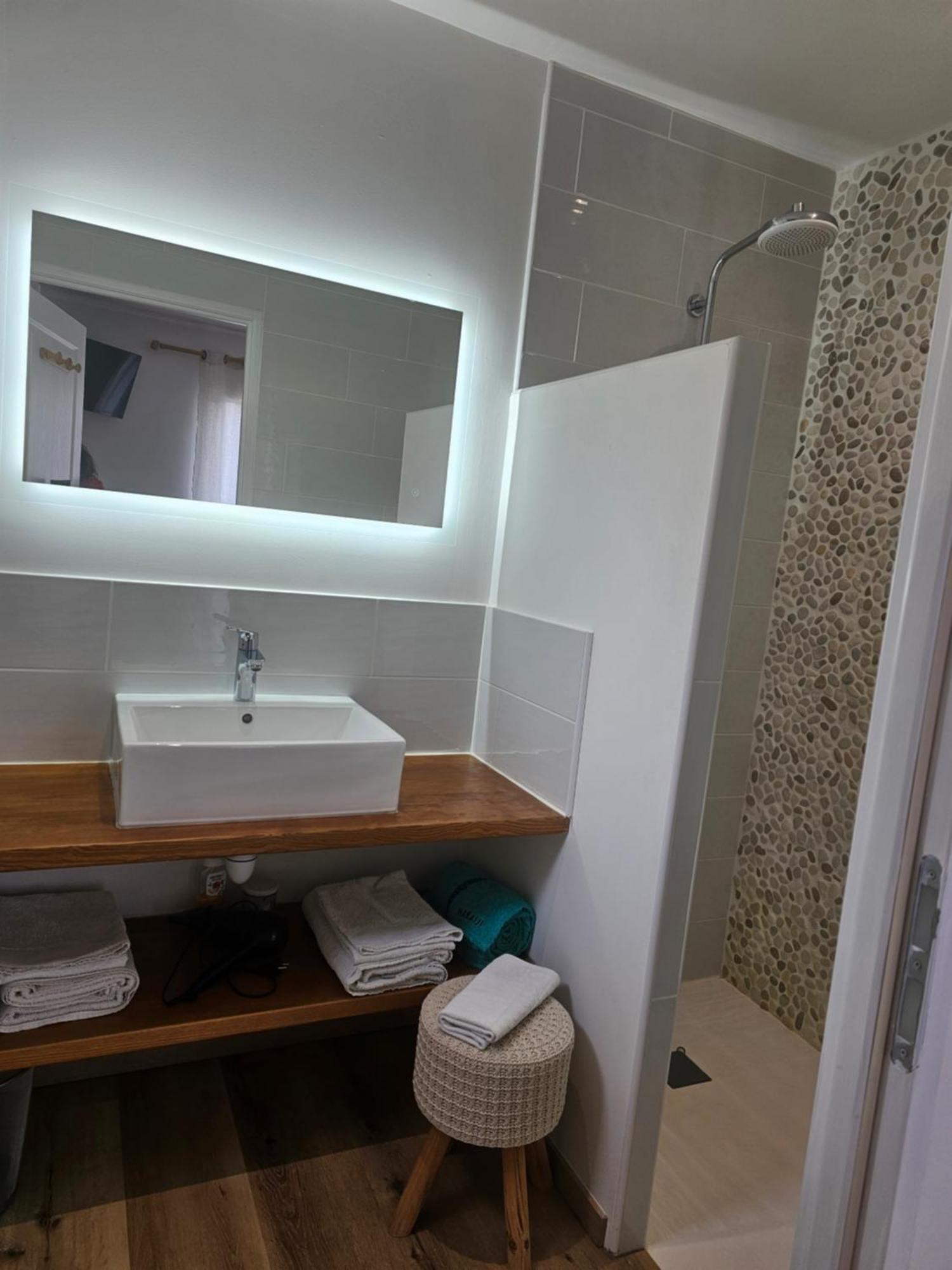Oxpira Apartment Palaja Екстериор снимка